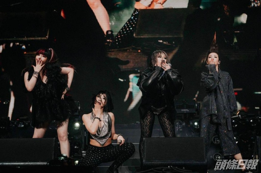 CL（右二）收到Coachella邀請後，即想到邀請2NE1隊友一同演出。